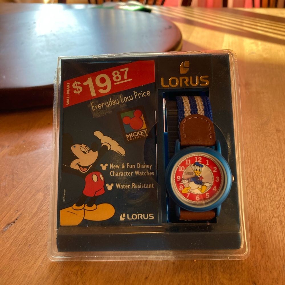 Rare Vintage LORUS Disney Donald Duck watch